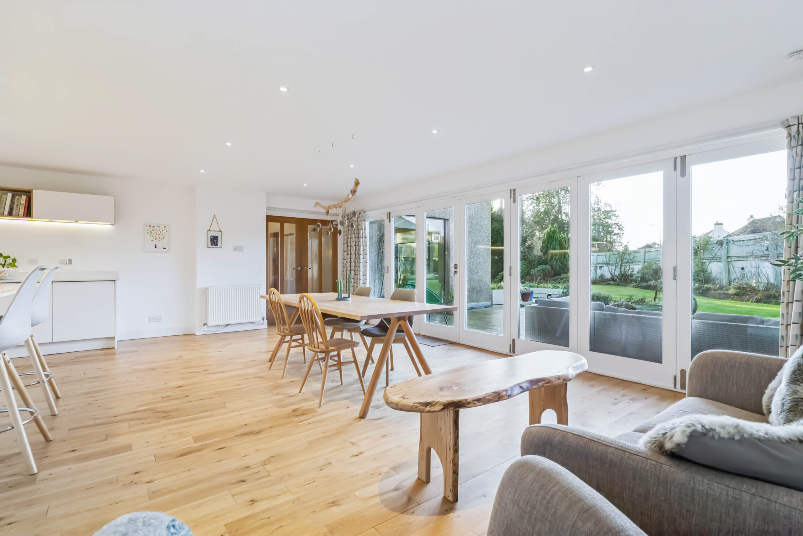 Kitchenfamilydining 2