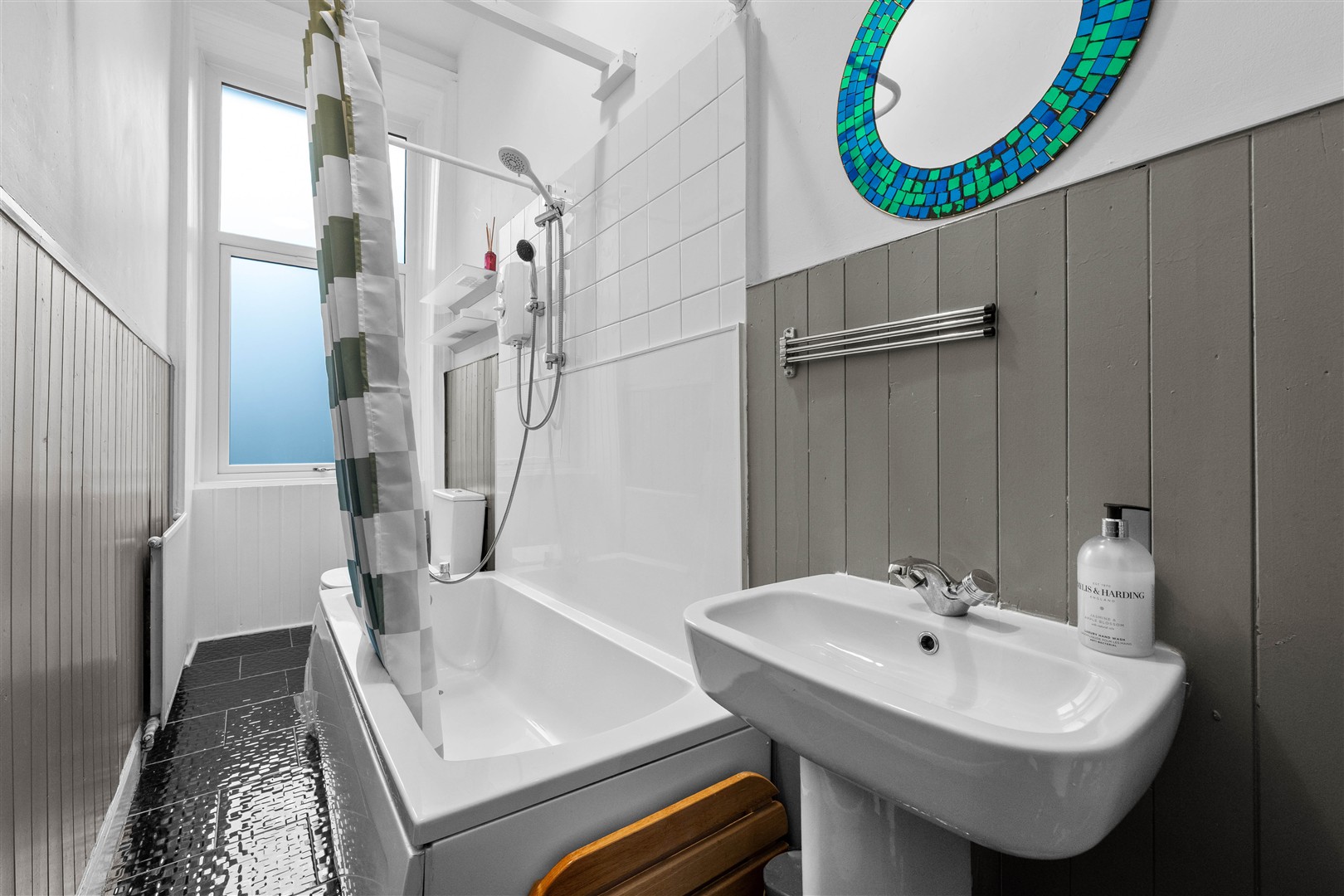 0.2 105 Clarence Drive 12 (Large)