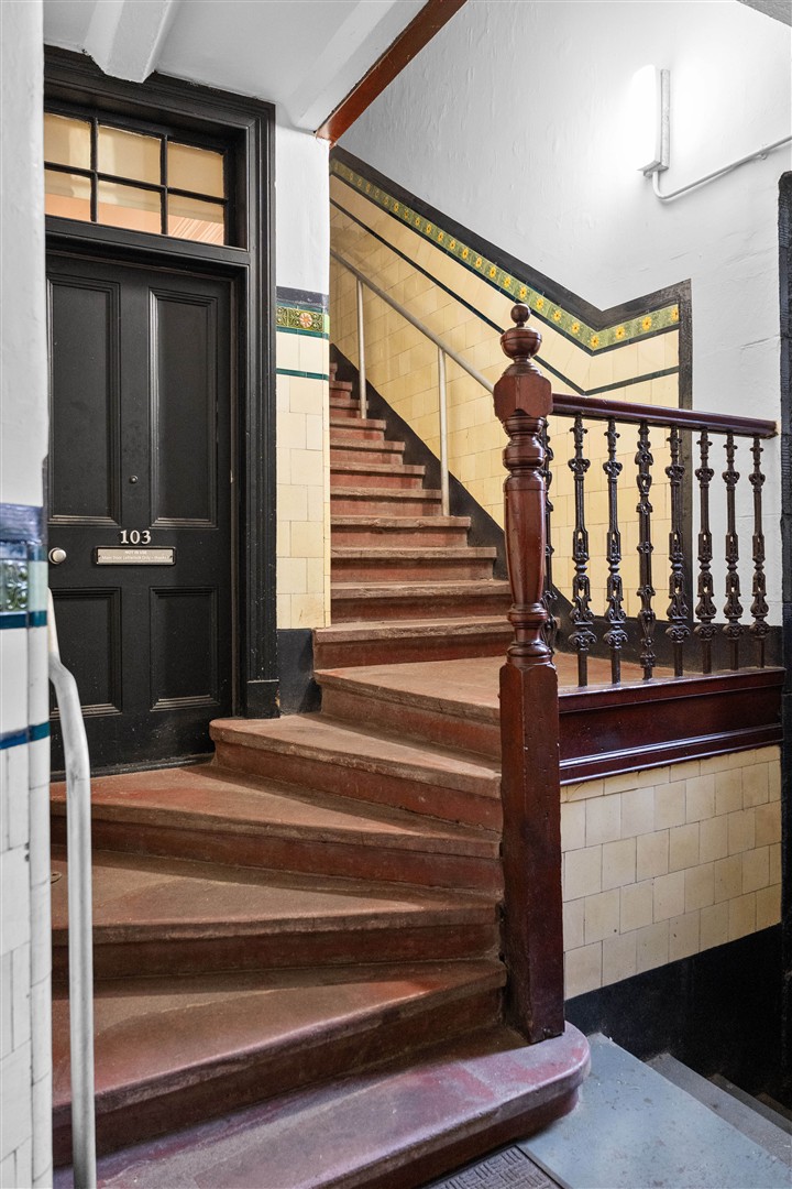 0.2 105 Clarence Drive 13 (Large)