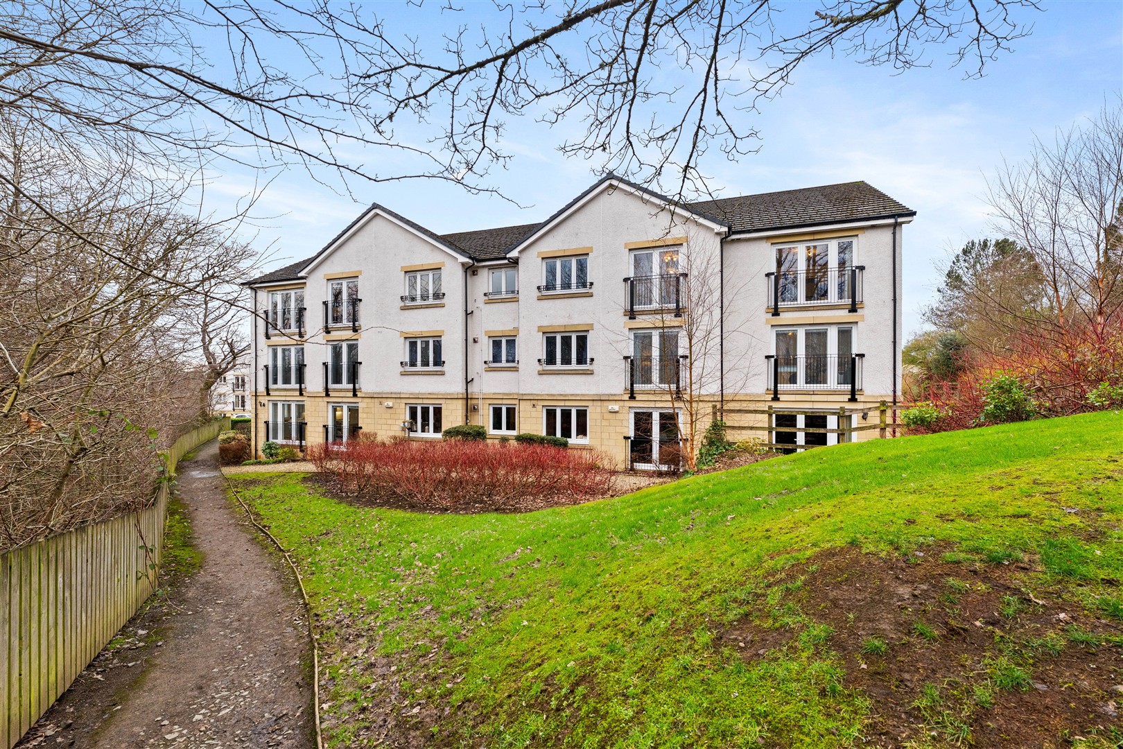 0.4 37 Kelvindale Court 14 (Large)