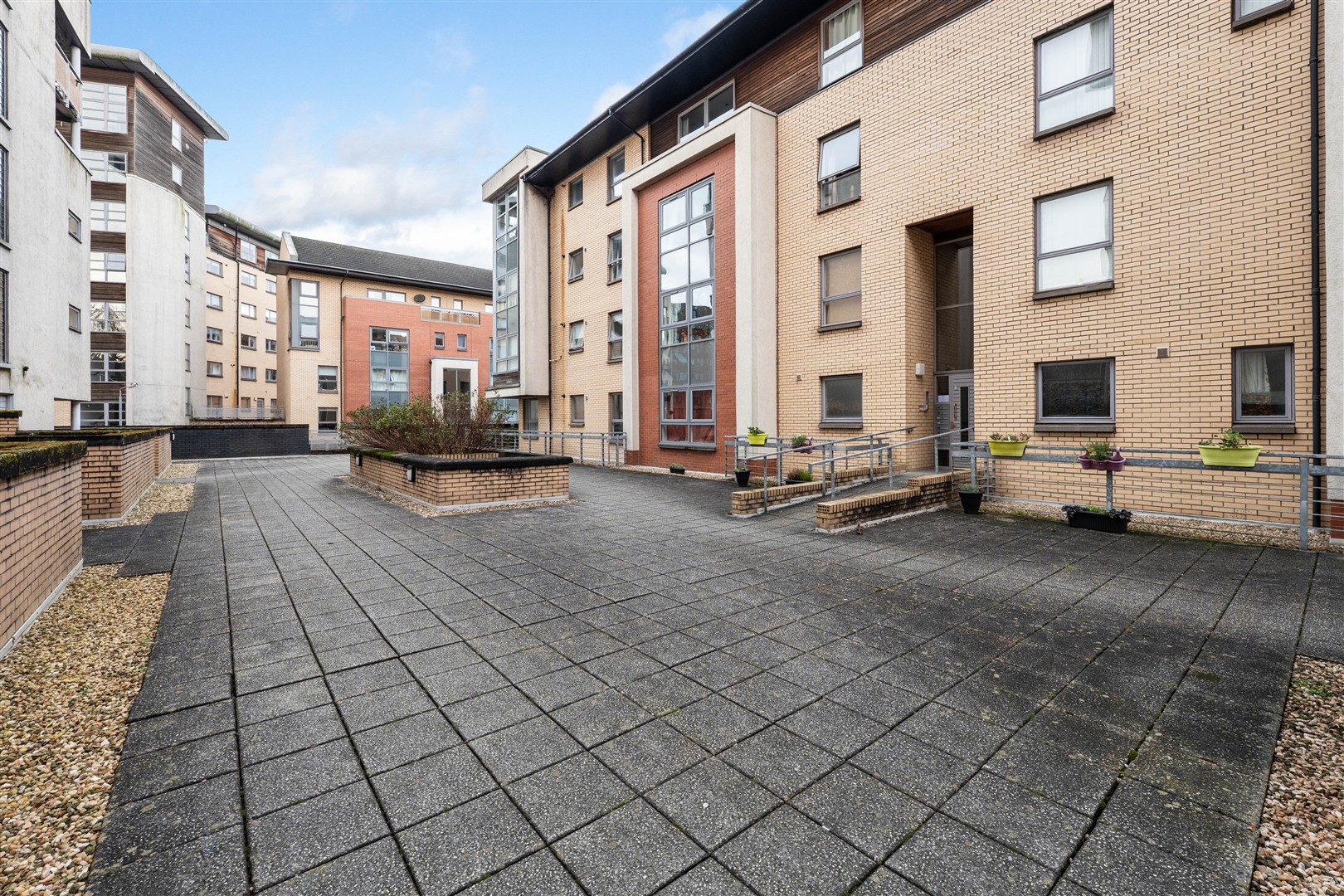 F9 46 PBS 19 (Large)