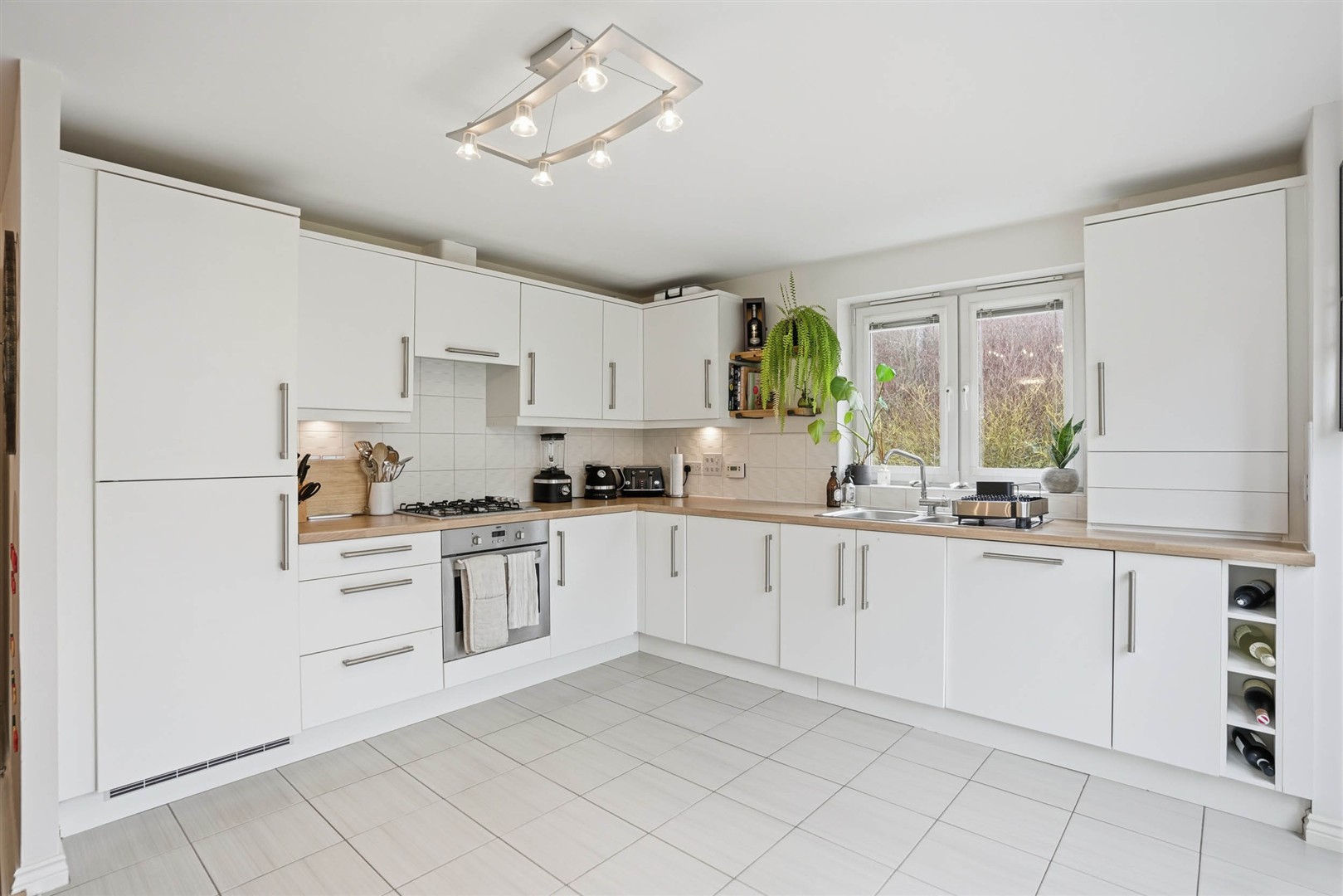 1.3 37 Kelvindale Court 4 (Large)