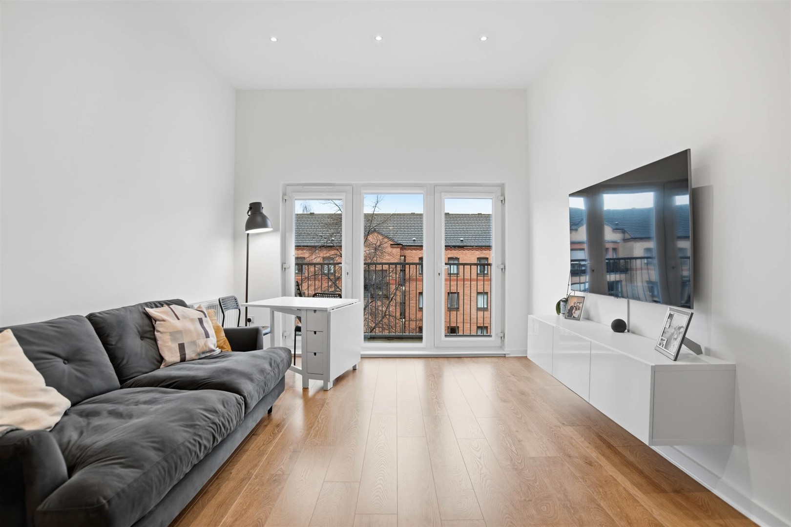 3.2 100 Kelvinhaugh Street 3 (Large)