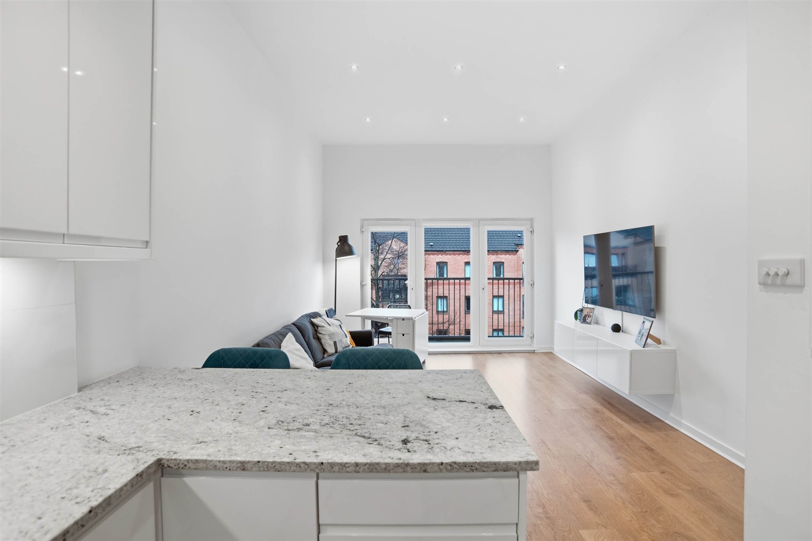 3.2 100 Kelvinhaugh Street 7 (Large)