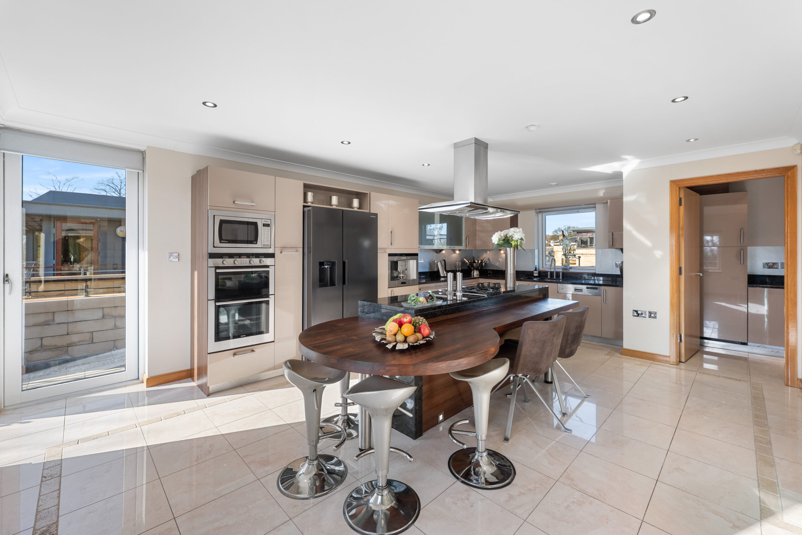 Breakfasting kitchen 1