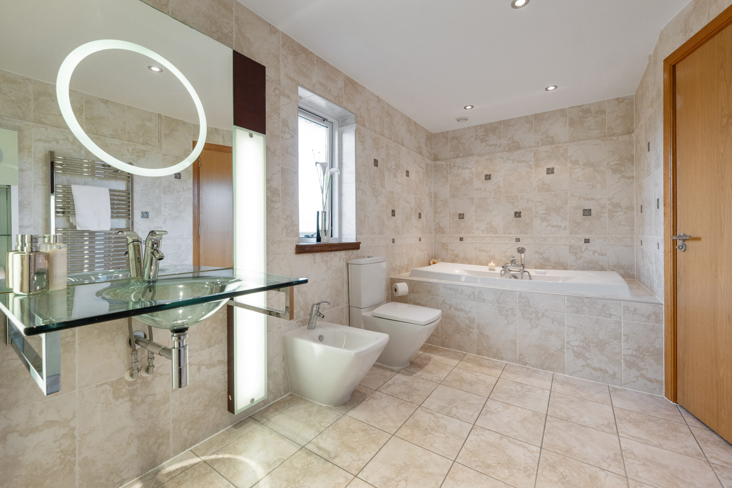 En-suite to bedroom 1_2