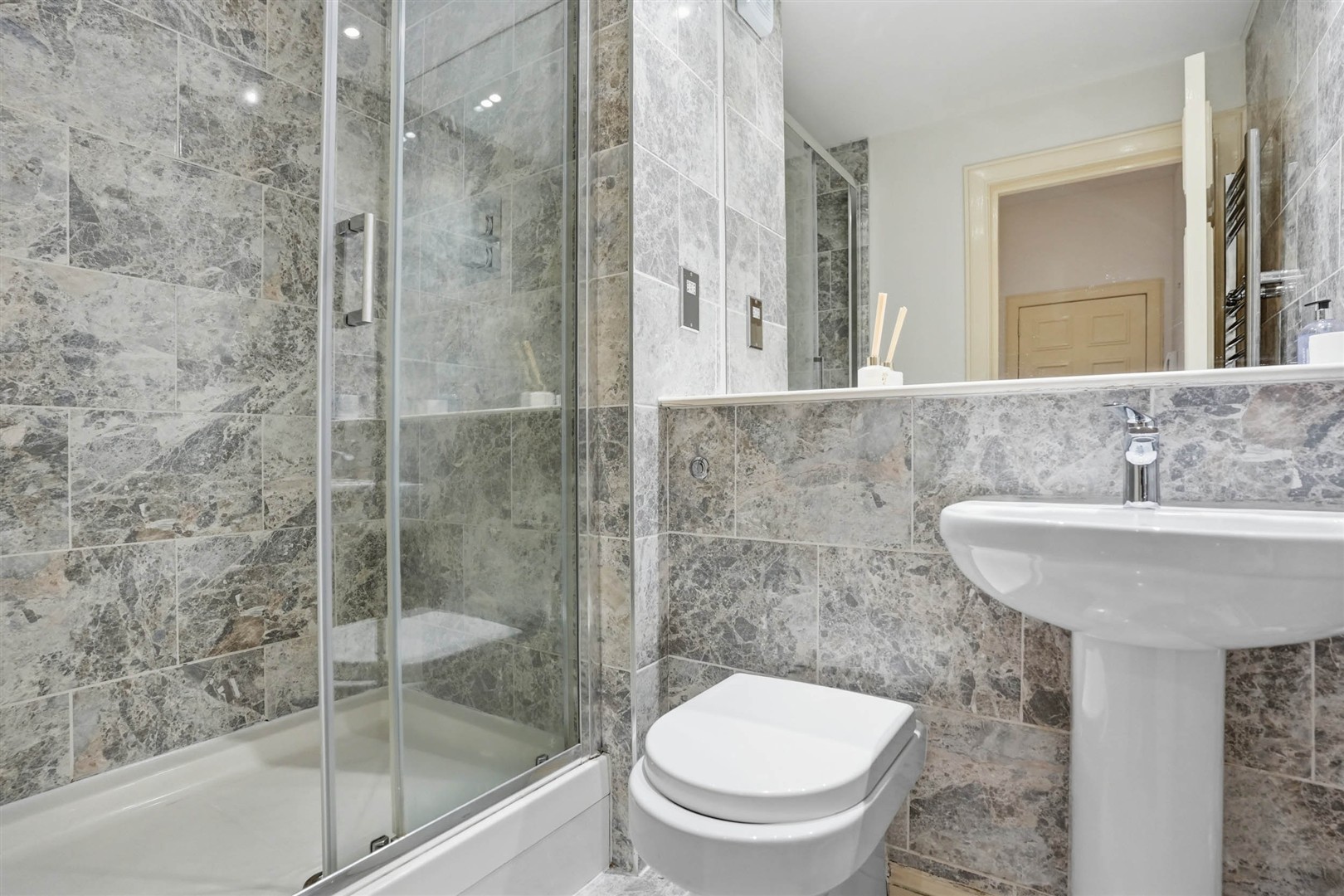 Lower Duplex 10 Woodside Crescent 9 (Large)