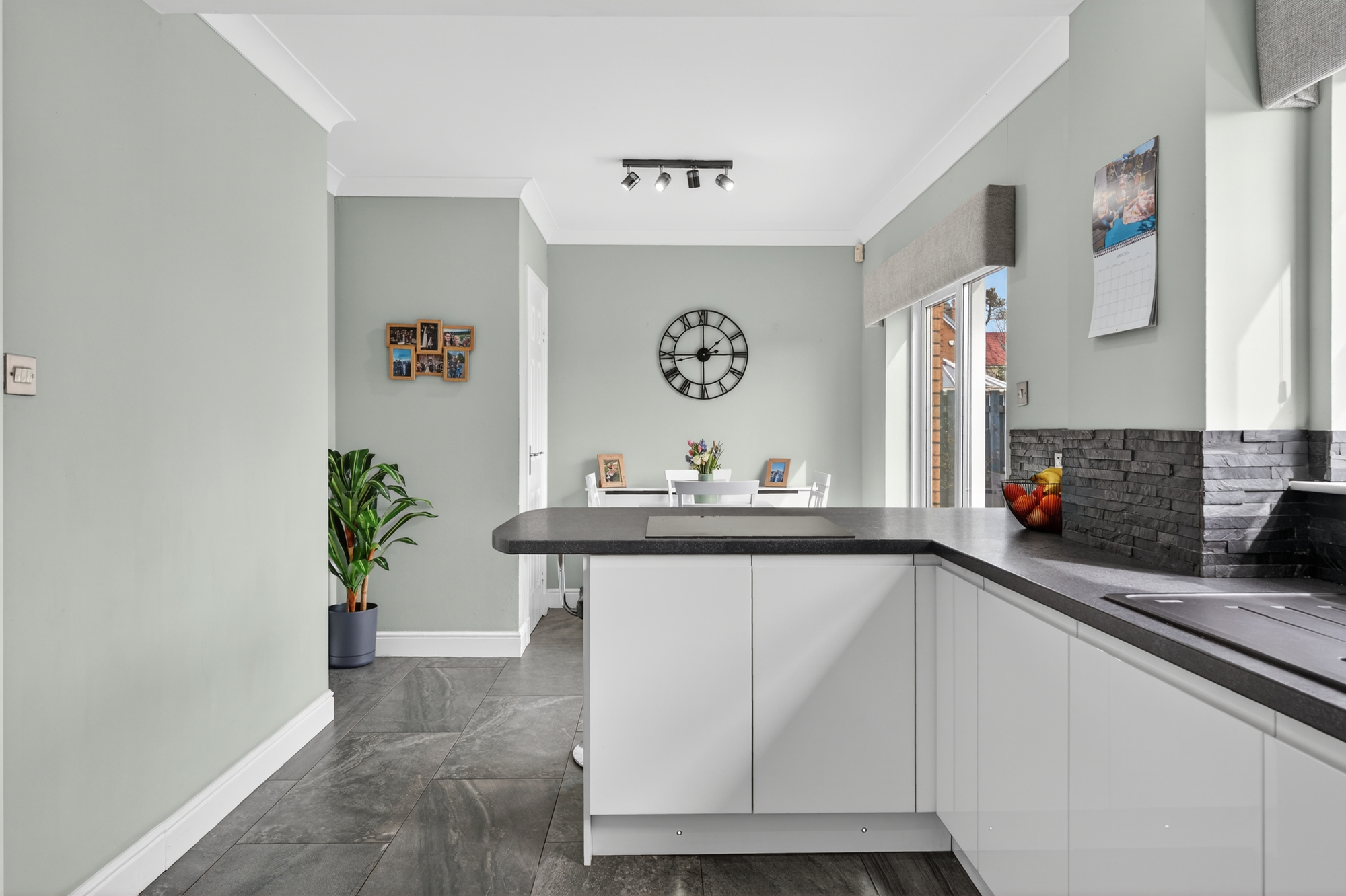 13_32 whiteside drive_13