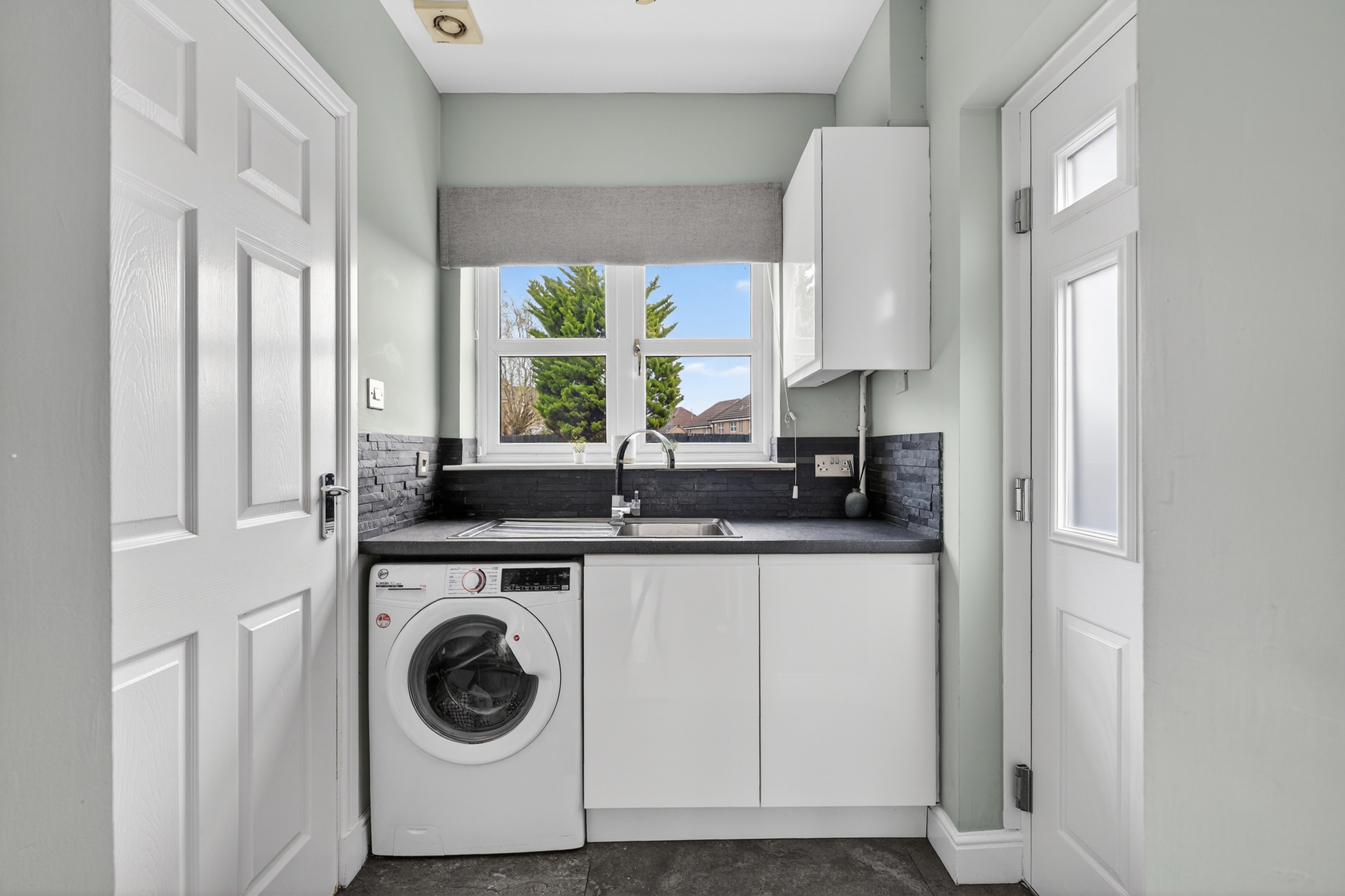 17_32 whiteside drive_17