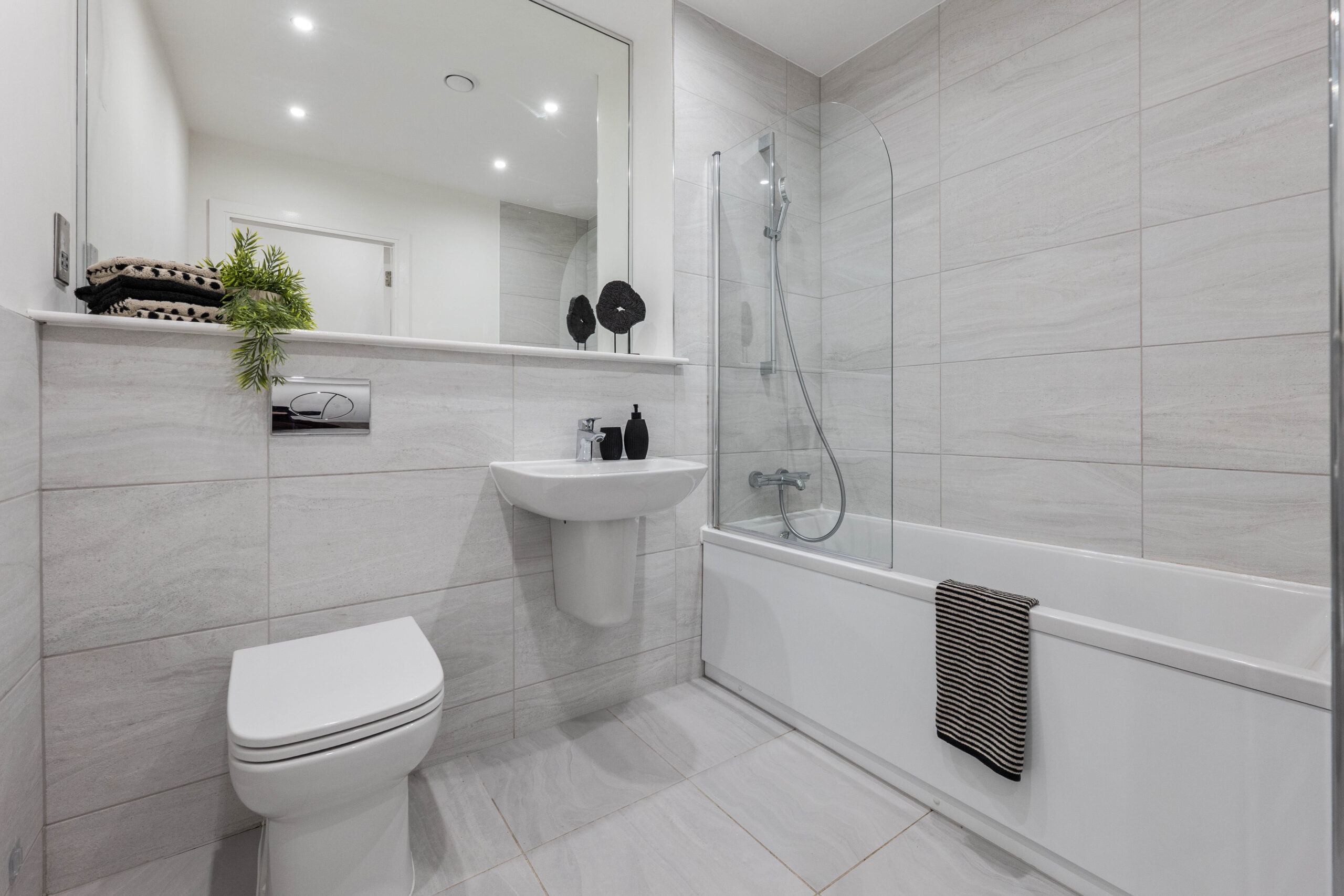 2.2, 80 Inverlair Avenue (9)