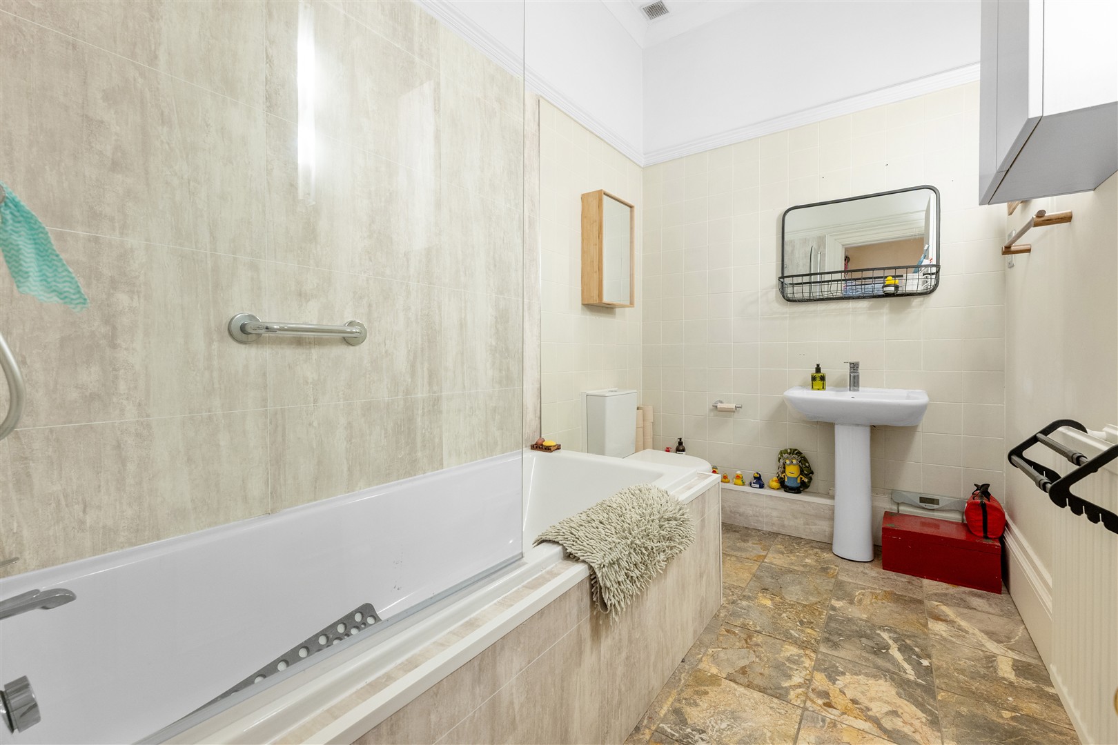 3.2 11 Kirklee Quadrant 17 (Large)