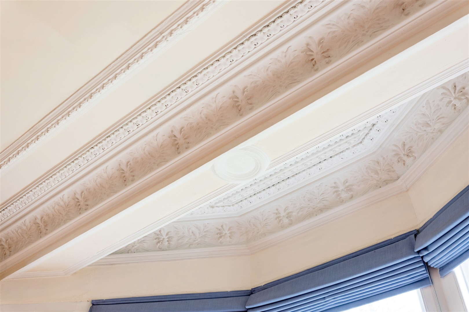 3.2 11 Kirklee Quadrant 18 (Large)