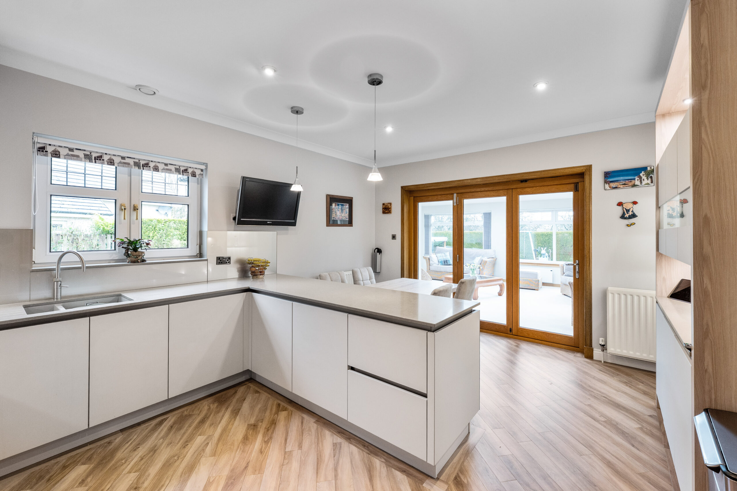 Breakfasting kitchen 1