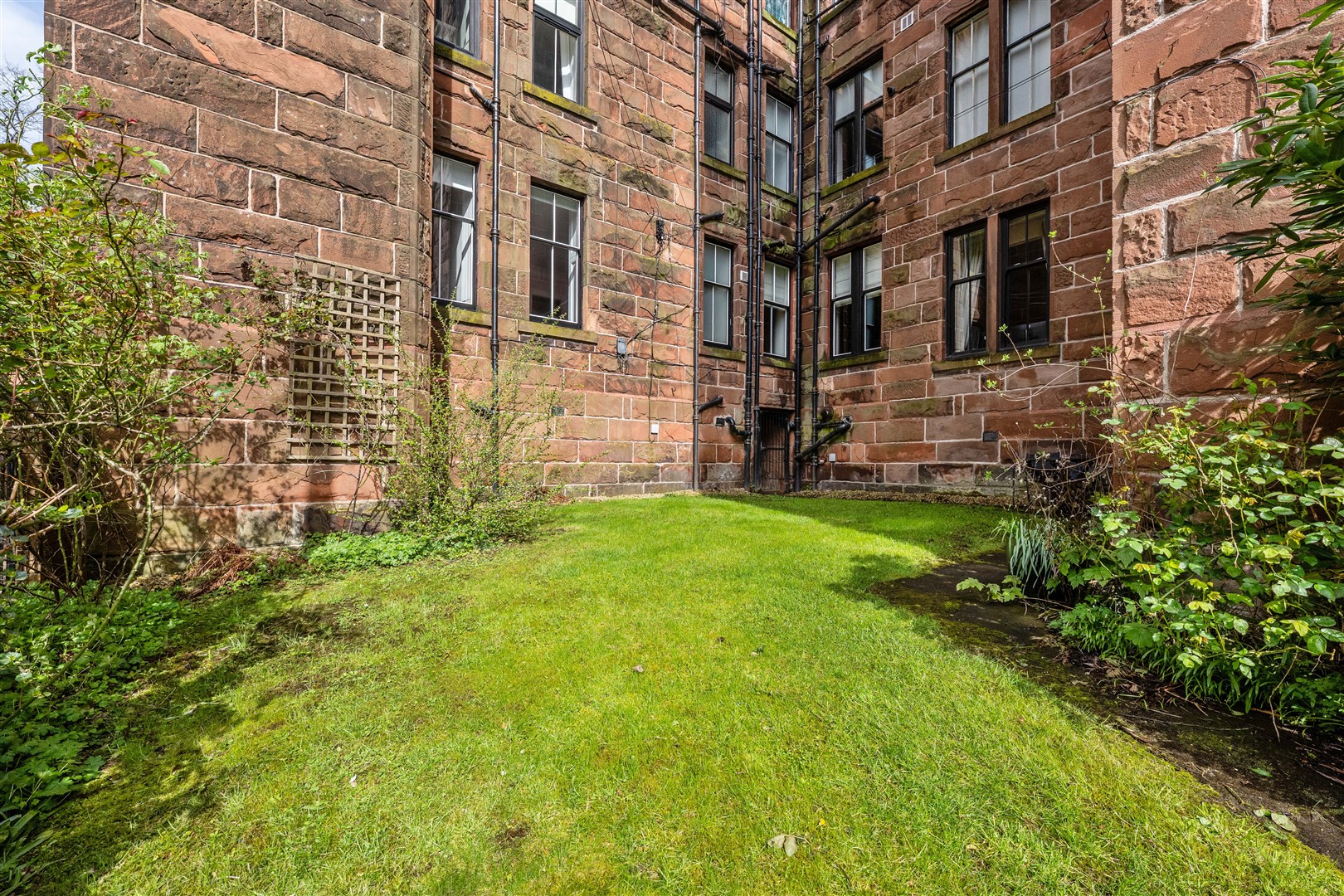 1.1 13 Queensborough Gardens 19 (Large)