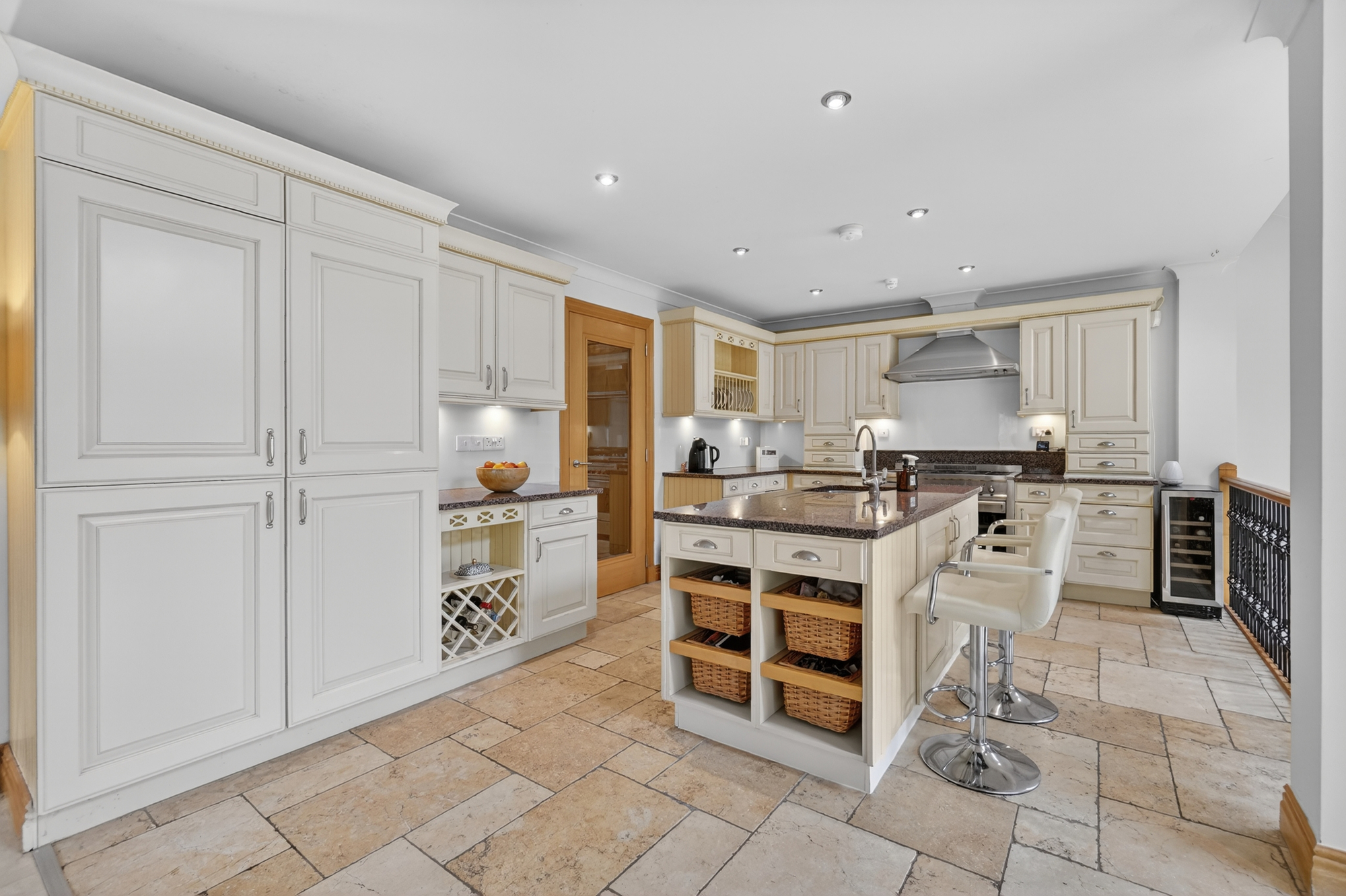 11_2 hebrides grove, inverkip _11