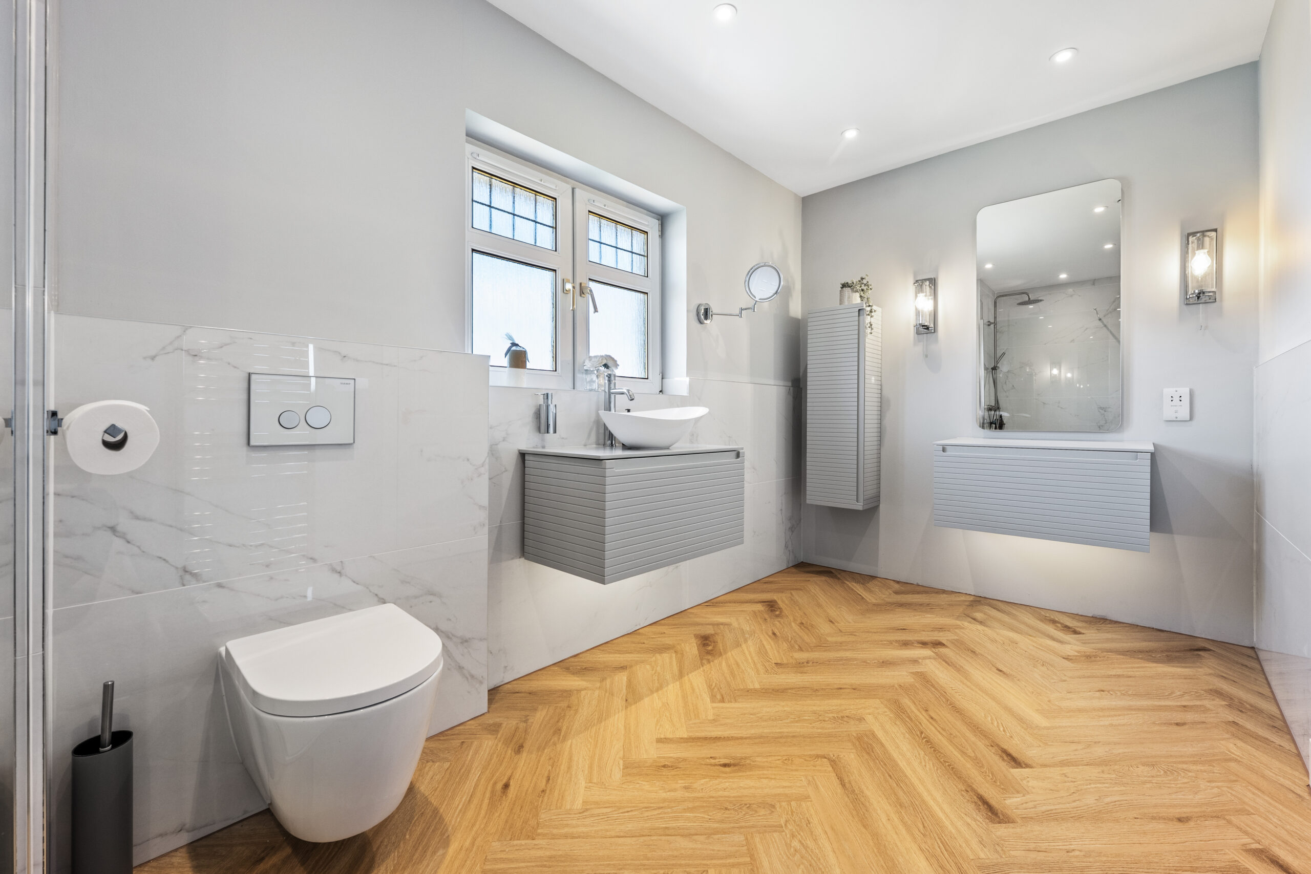 Ensuite to bedroom with dresing table at window 1