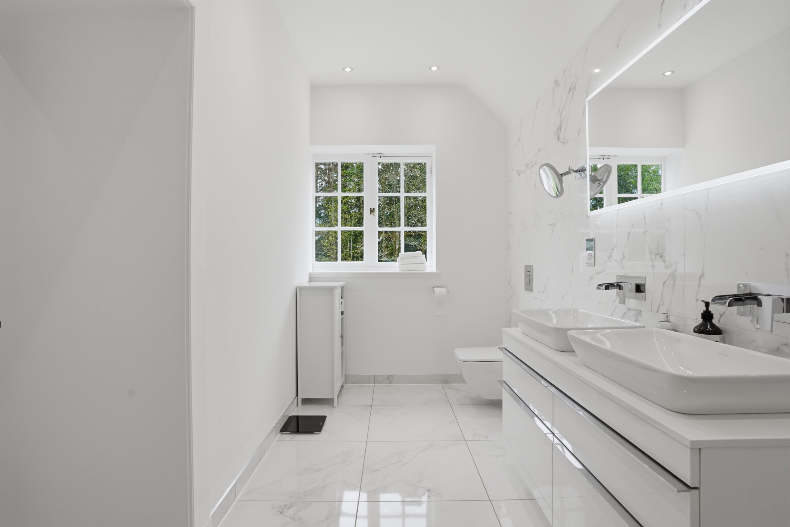 Ensuite to principal bedroom 1