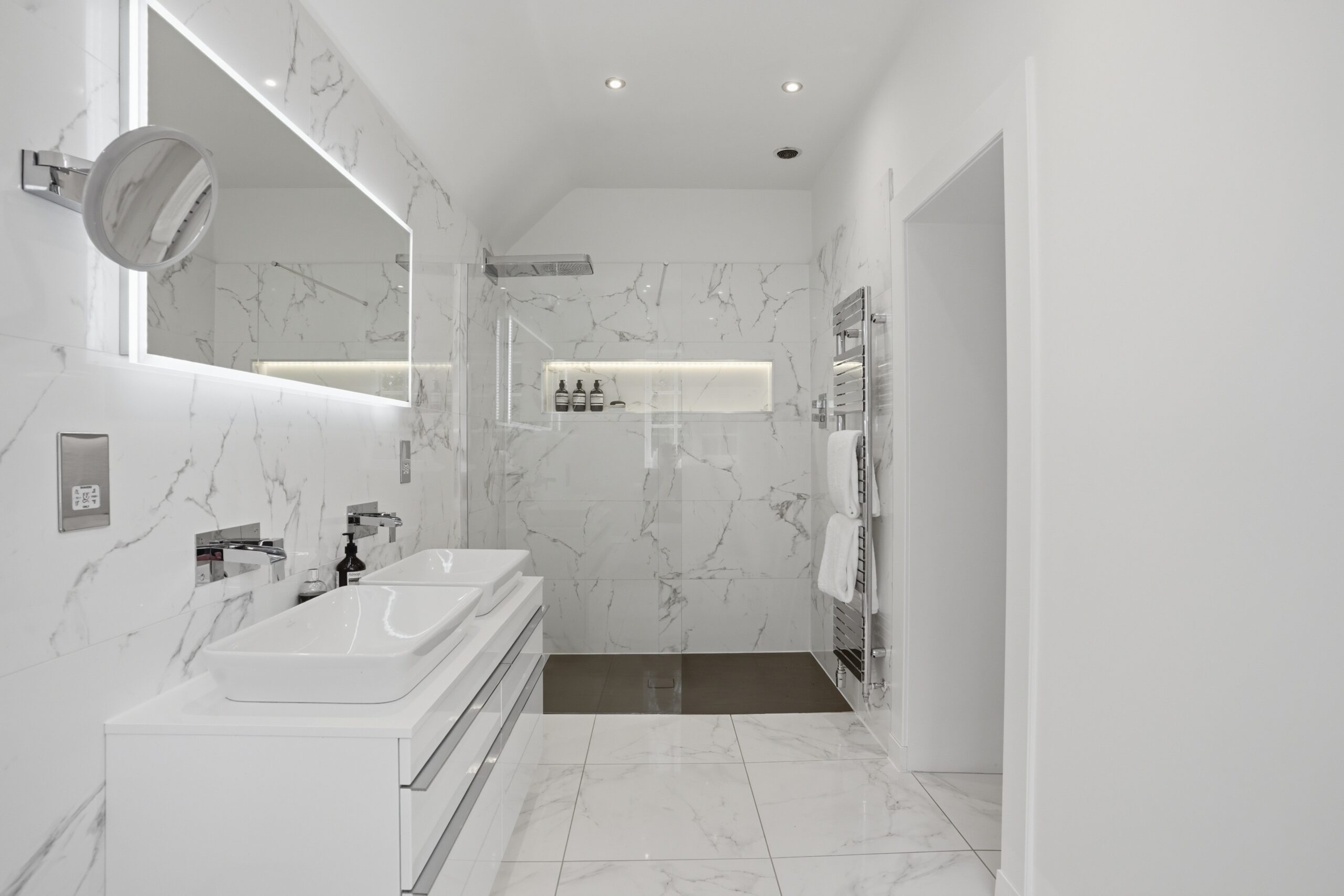 Ensuite to principal bedroom 2