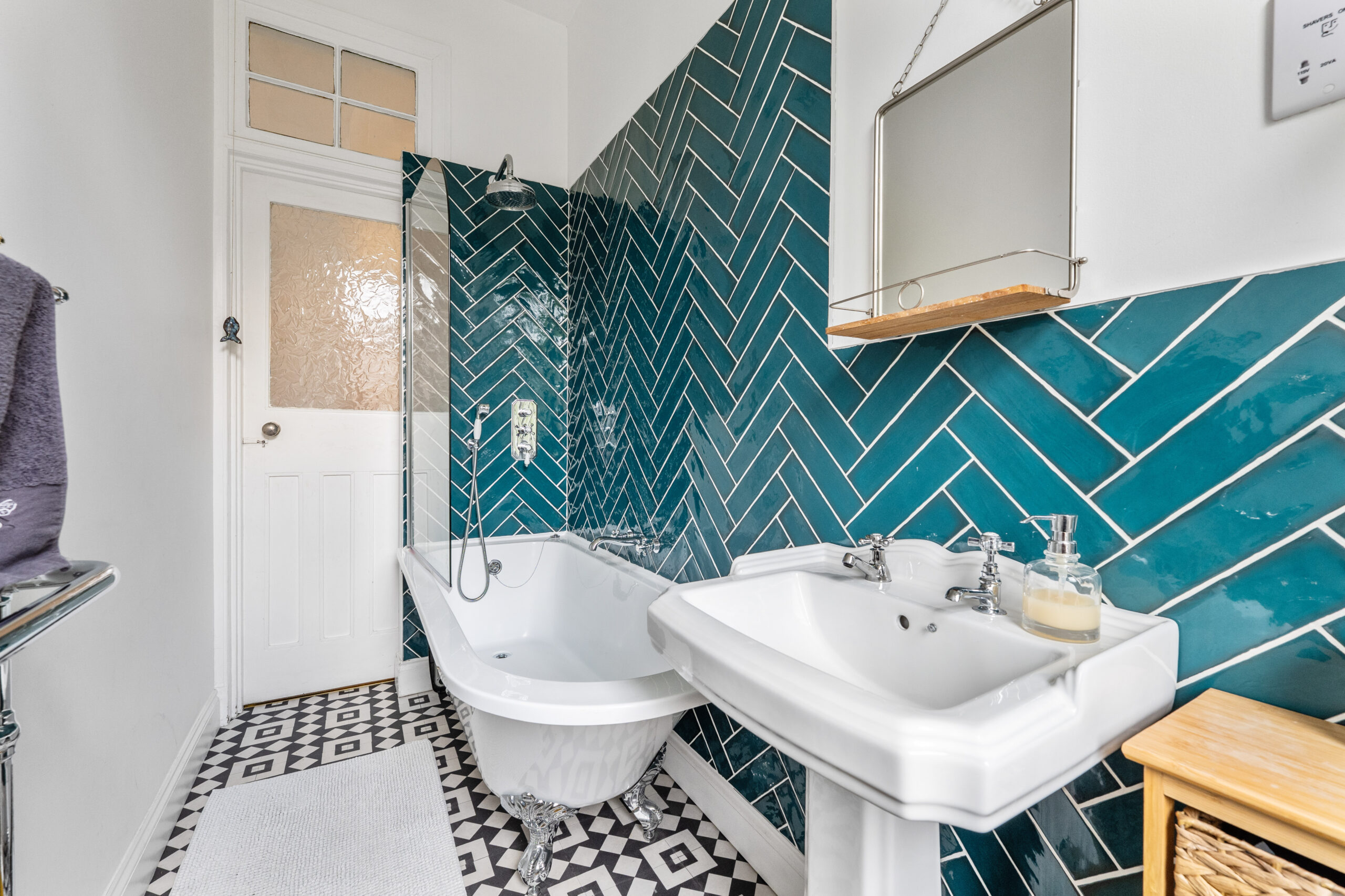 16 Mannering Road (2)