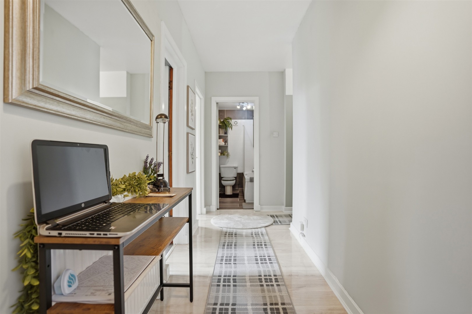 2.2 23 Napiershall Street 13 (Large)