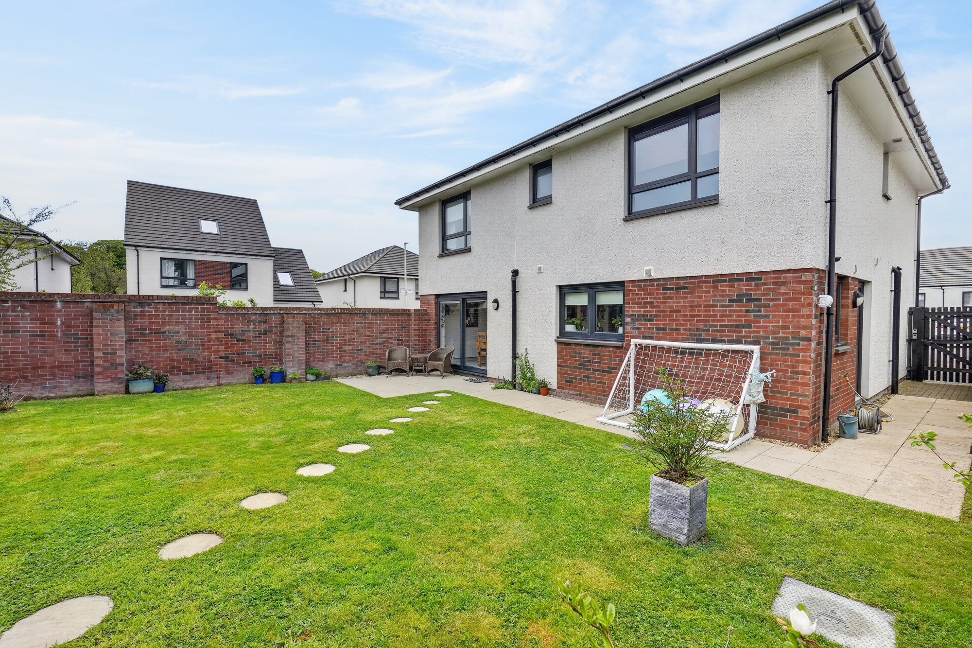 27_35 woodpecker grove, symington _27