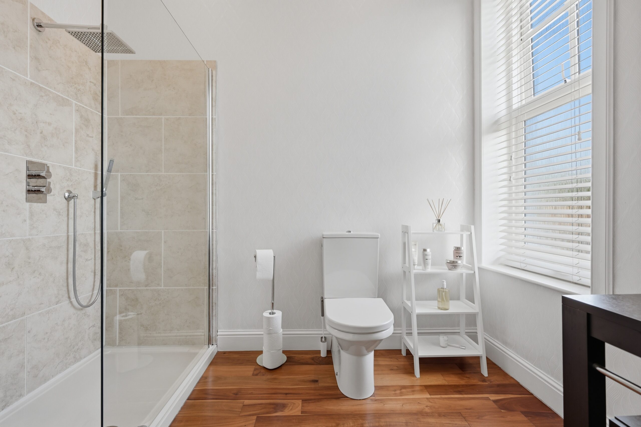 En-suite shower room to primary bedroom