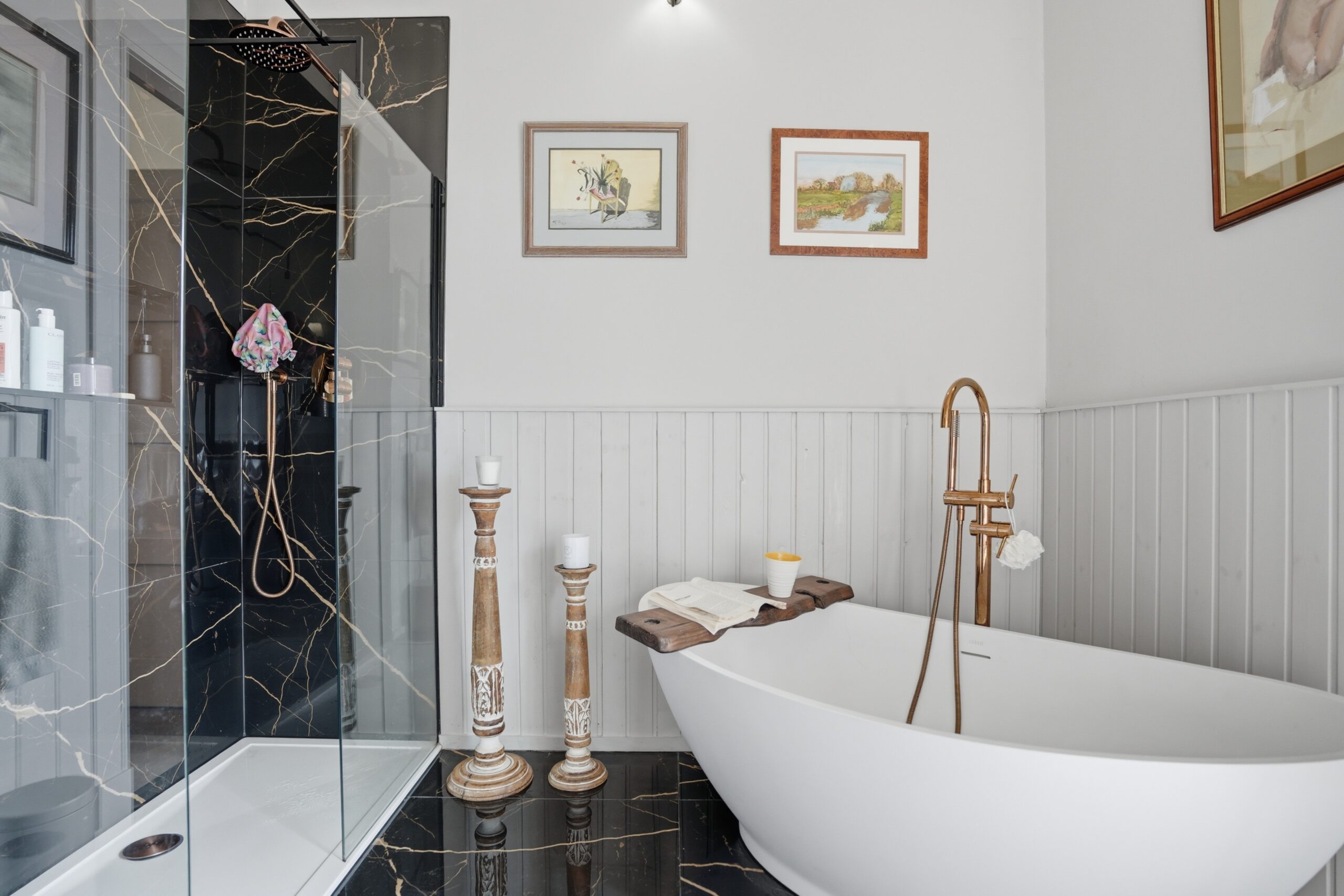 En-suite to primary bedroom 2