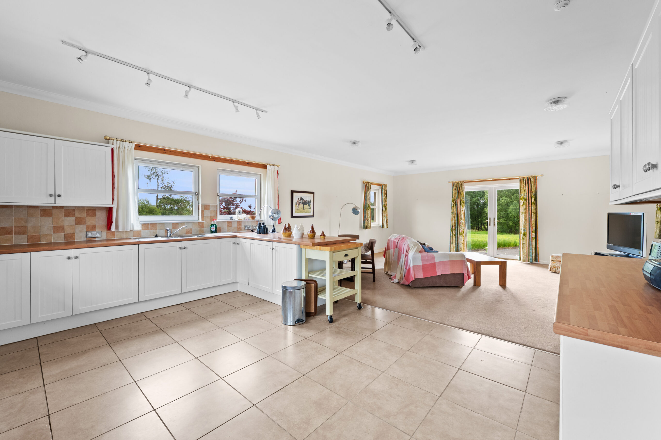 Kitchenfamily room_1