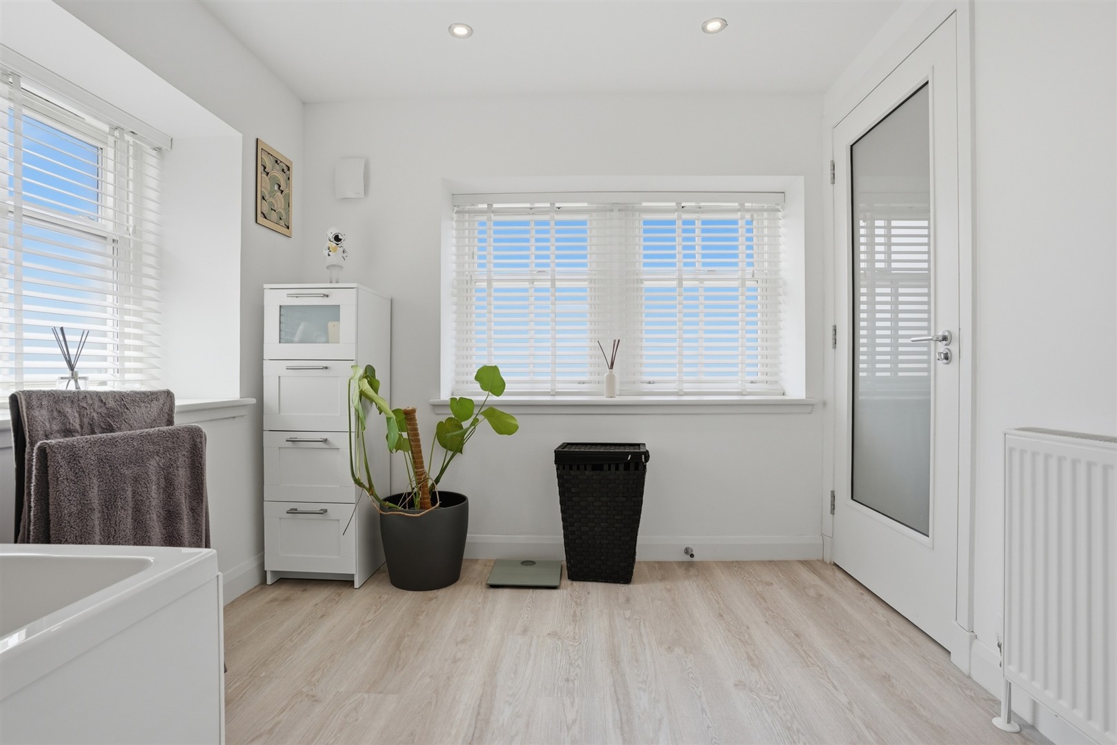 2.6 27 Broomhill Avenue 13 (Large)