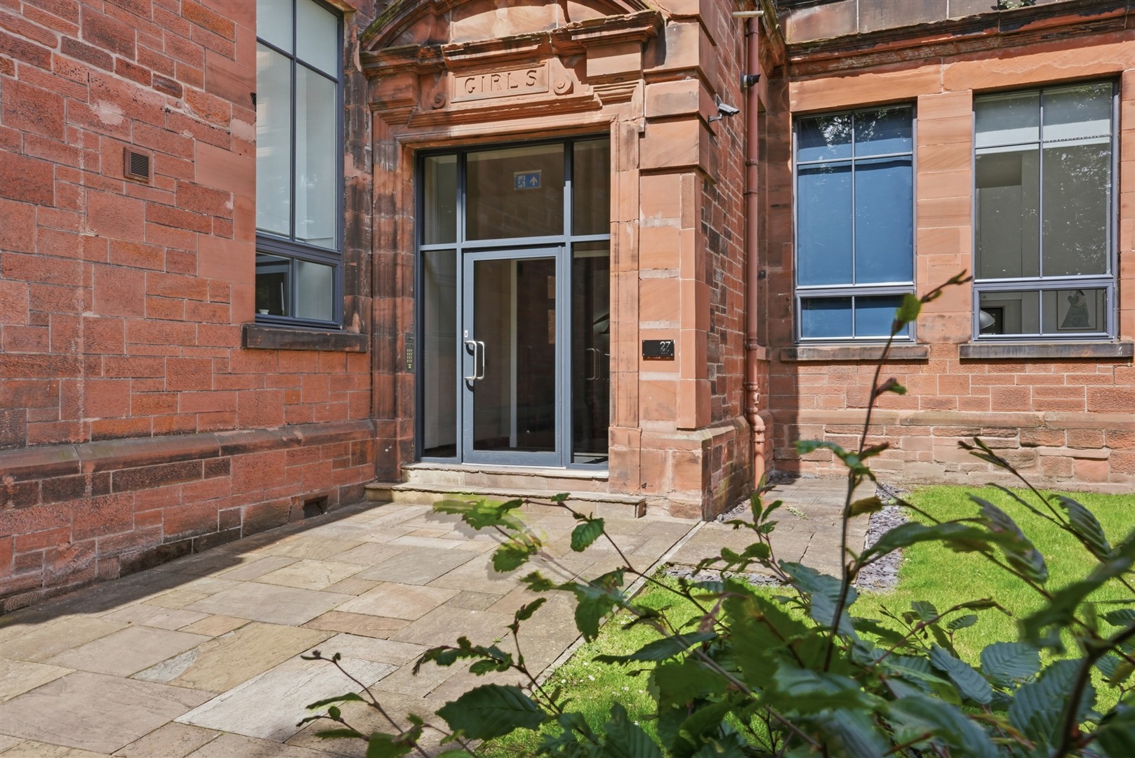 2.6 27 Broomhill Avenue 16 (Large)