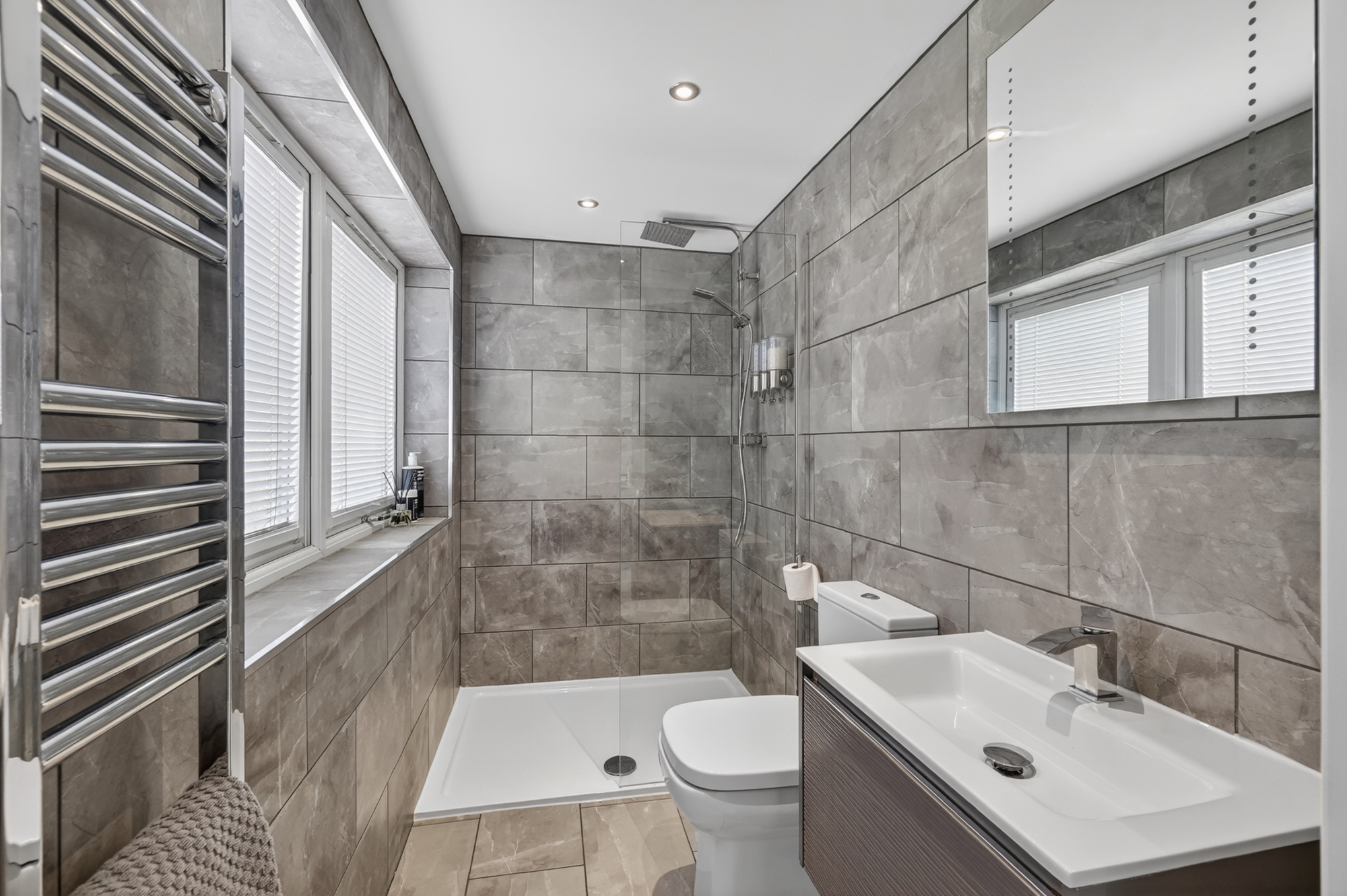24_7 mackerston pl_24
