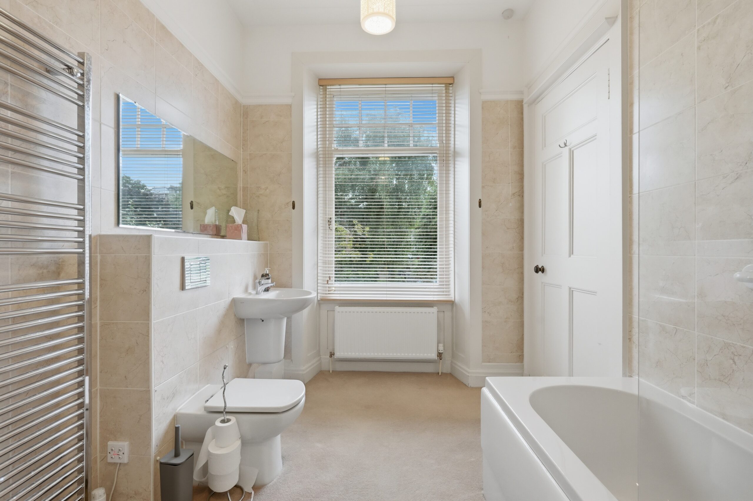 En-suite to primary bedroom