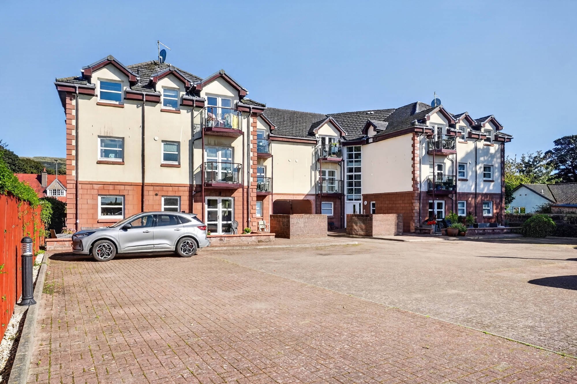 32_11 greenock road, largs _ (33)