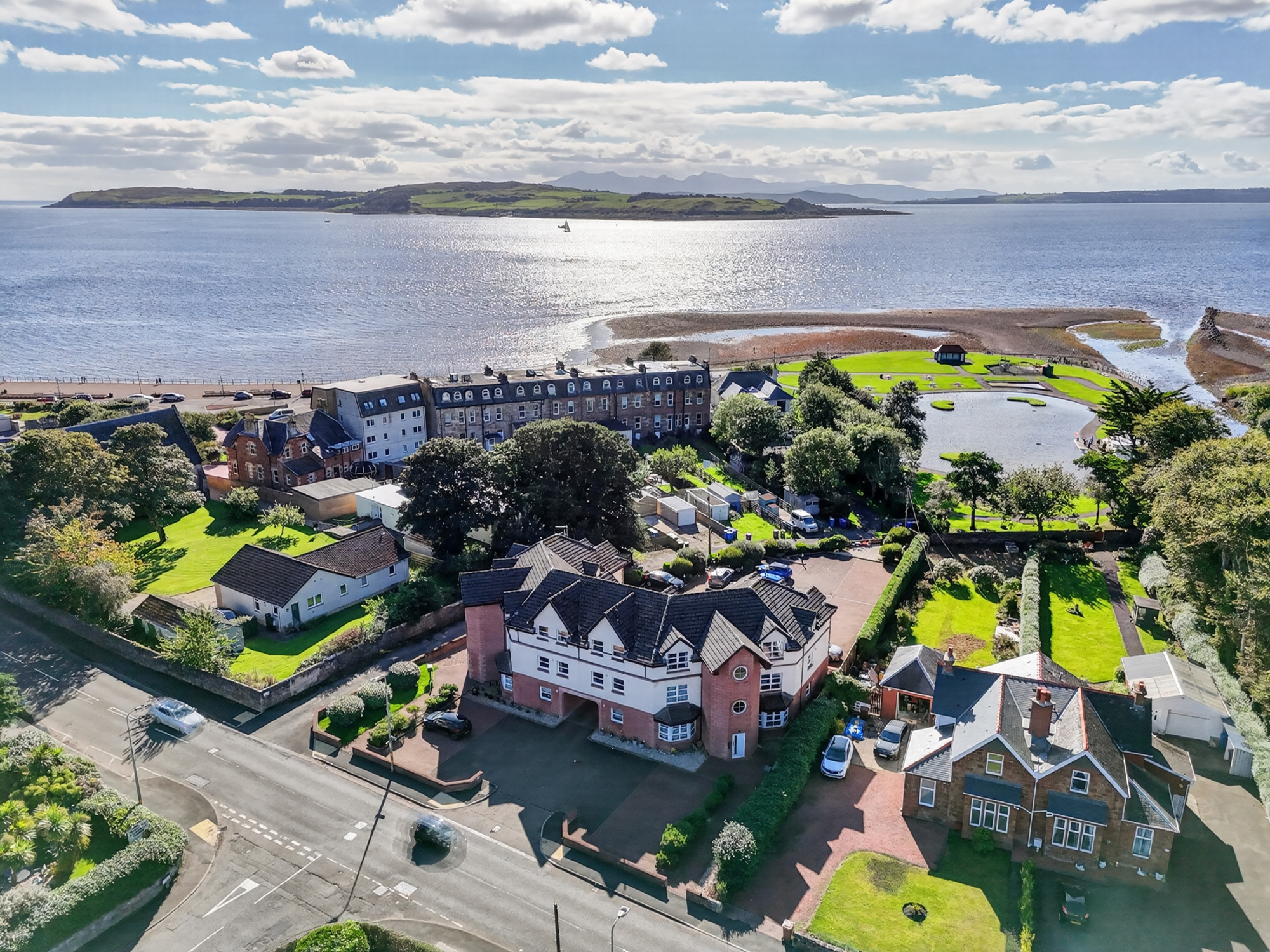 53_11 greenock road, largs _ (54)