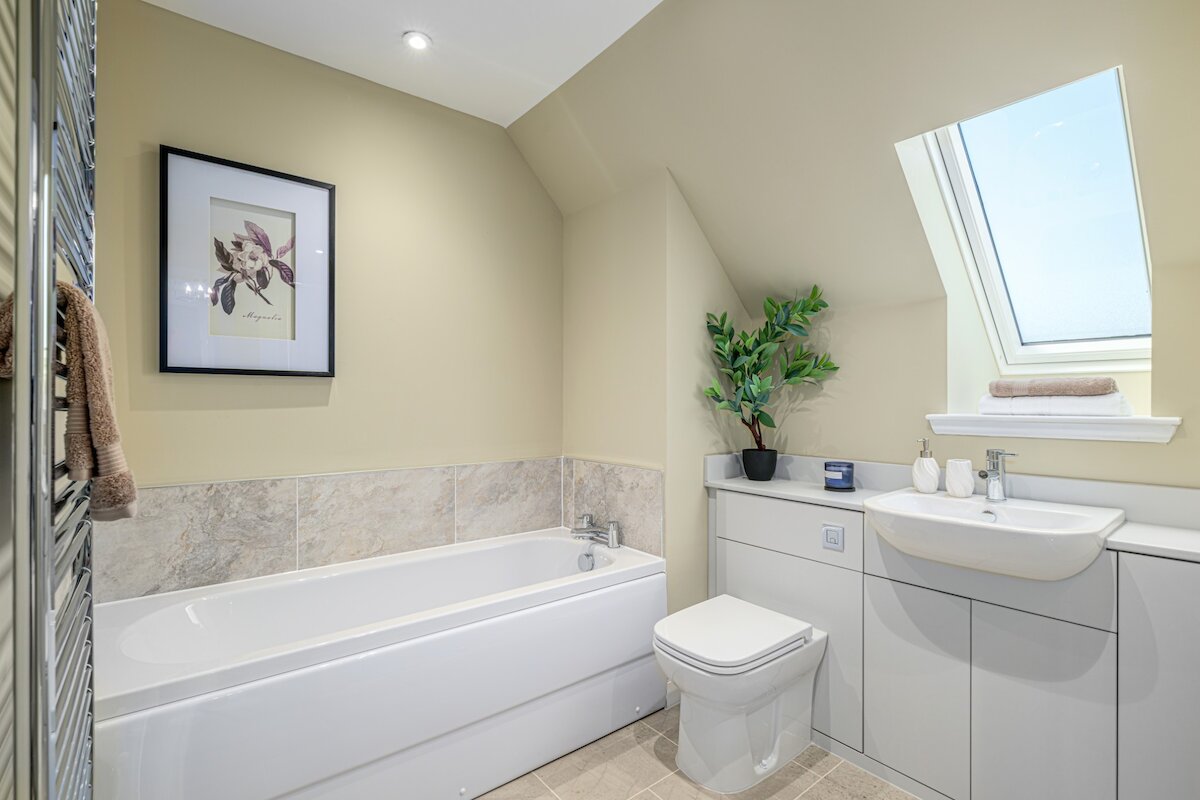 dundas_dargavel_village_mellor_bedroom_1_ensuite_001.1200×0